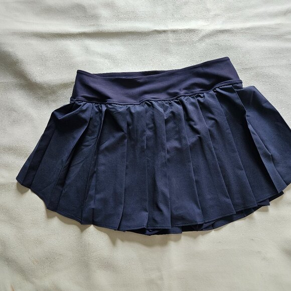 Old Navy High-Waisted StretchTech Pleated 2-in-1 Skort - Picture 2 of 7